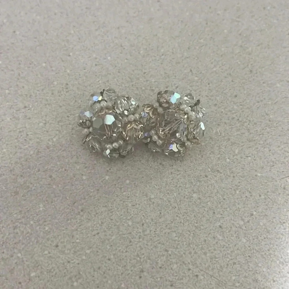 Vintage Set of Clear Glass Silver Toned Backed Clip On Cluster Earrings. - Picture 1 of 3